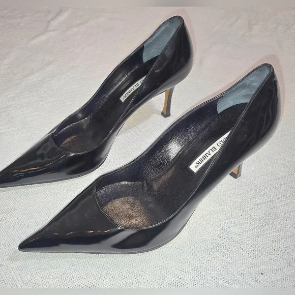 MANOLO BLAHNIK Black Patent Leather BB Pumps 39.5
